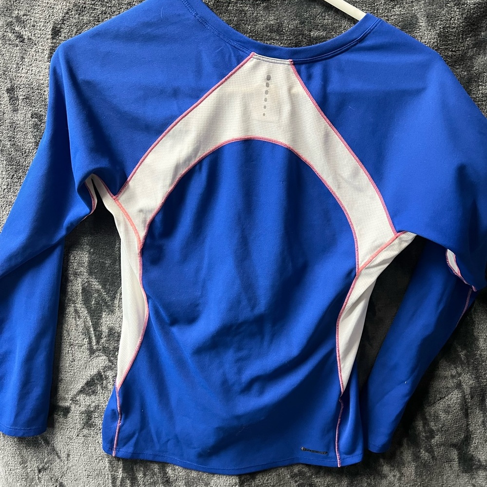 North face - Picture 2 of 3